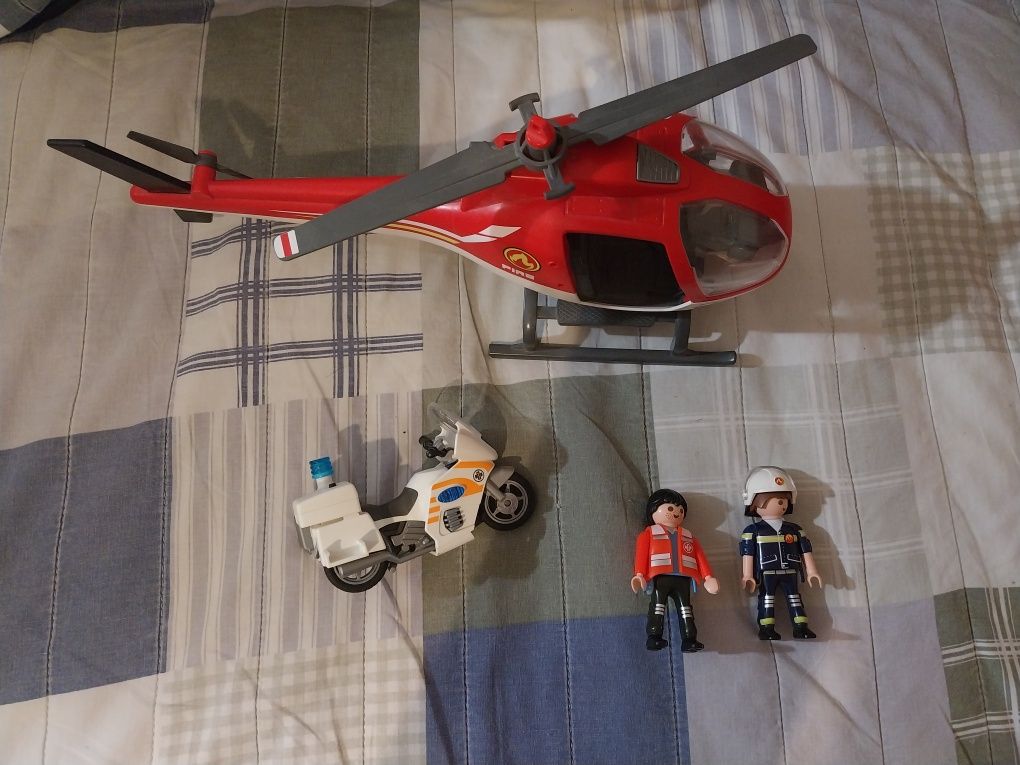 Playmobil helikoper gaśniczy i motor ratowniczy plus figurki