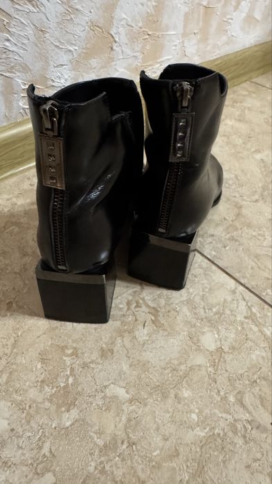 Продам жіноче взуття