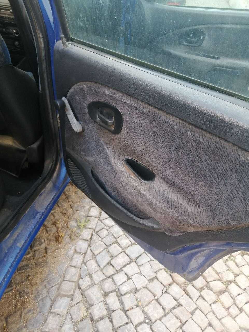 Citroen Saxo 1997 - Motor avariado, p/peças ou p/reparação