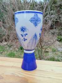 Nietypowy ręcznie malowany niebieski wazon