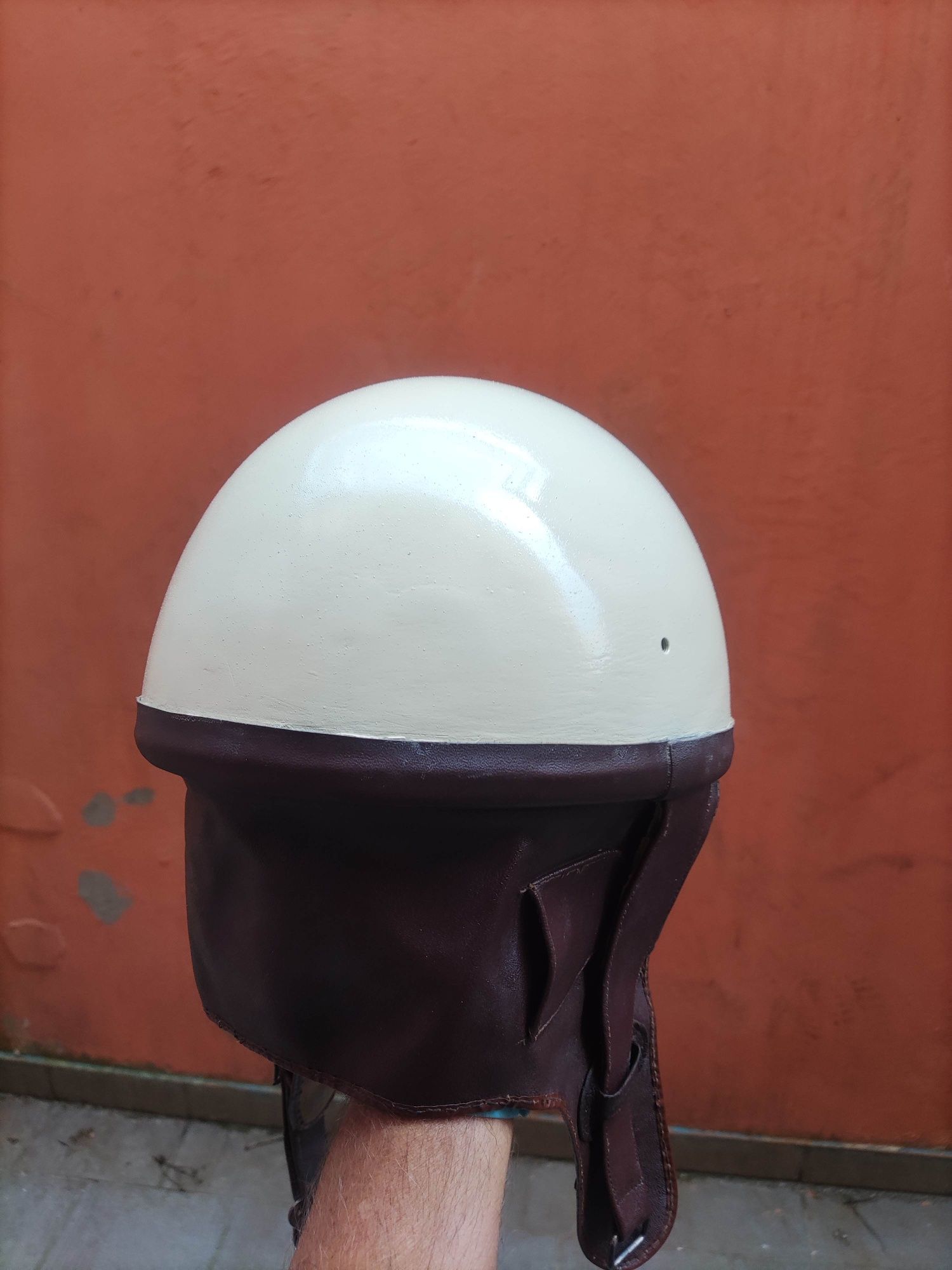 Kask Orzeszek z epoki PRL-u
