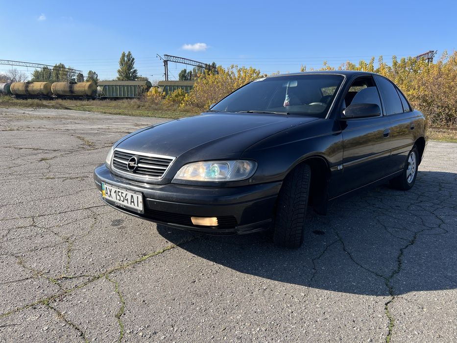 Опель Омега 2.2  Opel Omega