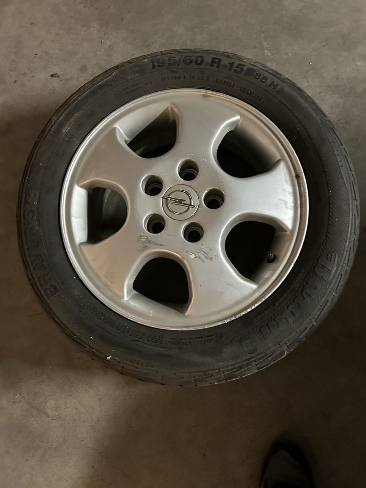 4 alufelgi z oponami do opel astra 190/70/R 15