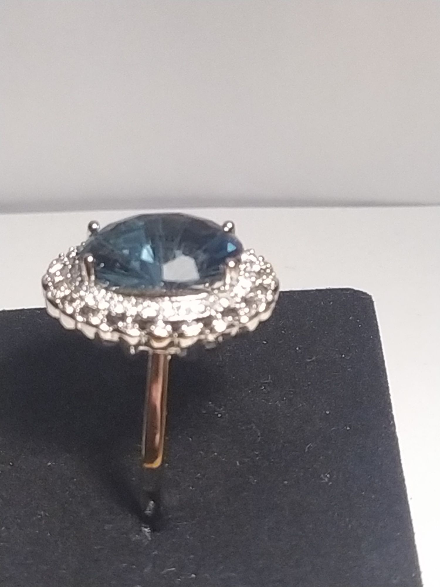 Nowy srebrny pierścionek naturalny topaz