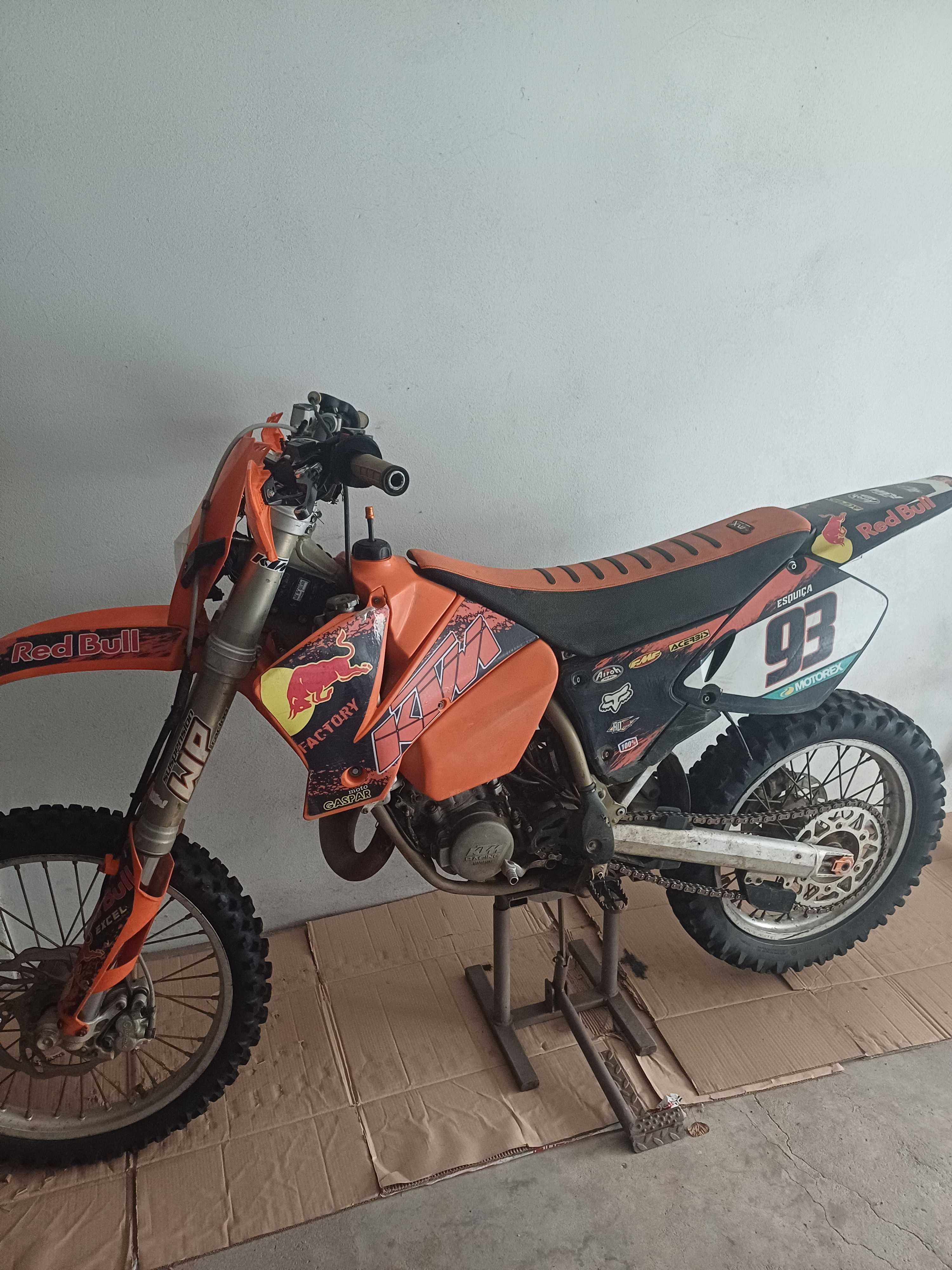 Vende se Ktm 125 EXC. Também troco por mota 600cm3 >