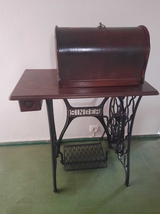 Zabytkowa maszyna do szycia SINGER