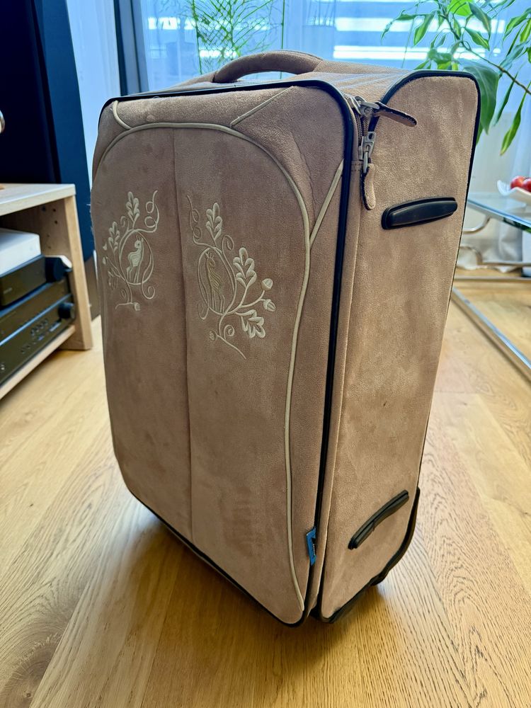 Śliczna elegancka zamszowa walizka duża  68x42x25 68 litrów
