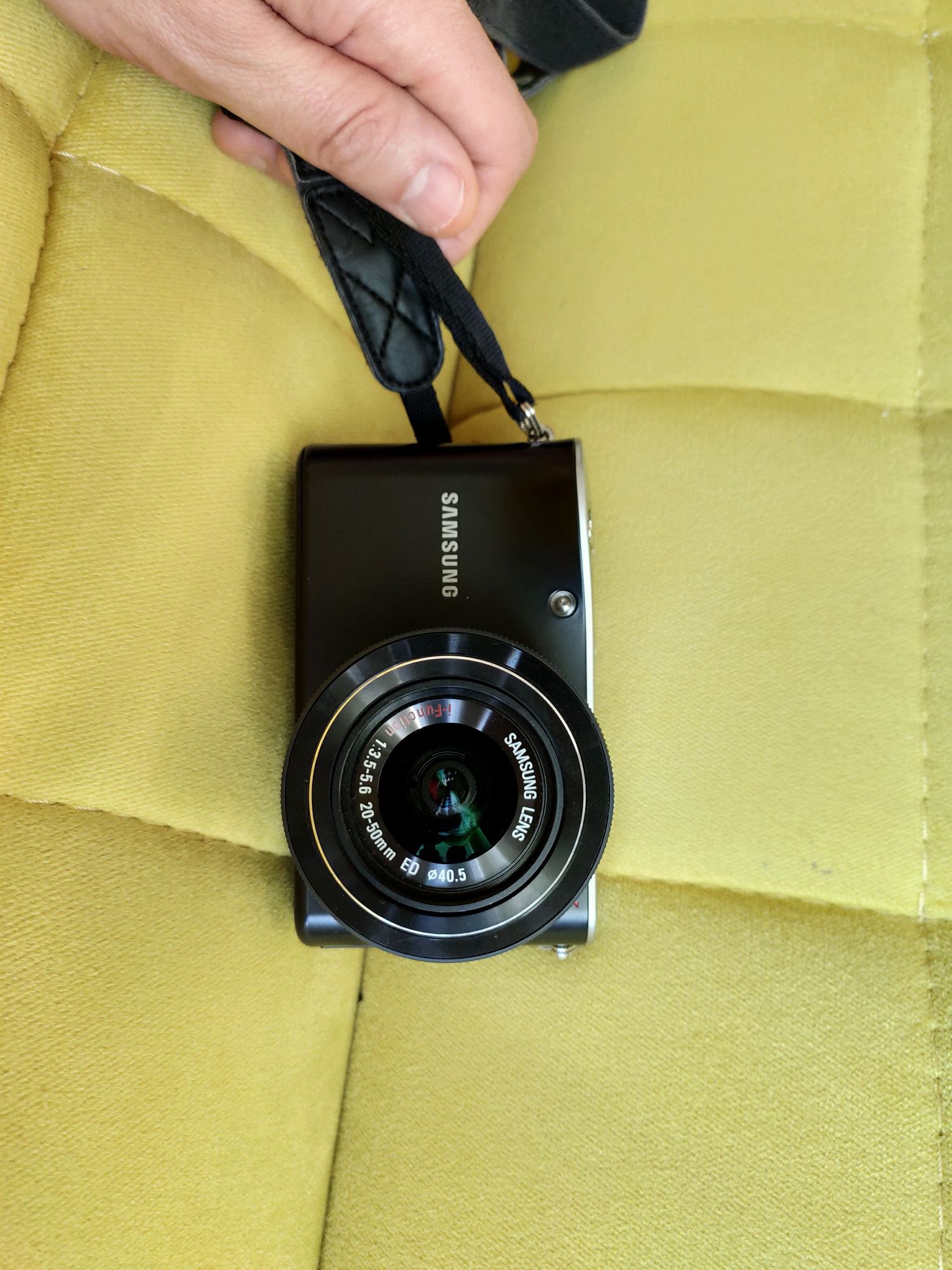 Фотоаппарат Samsung NX100