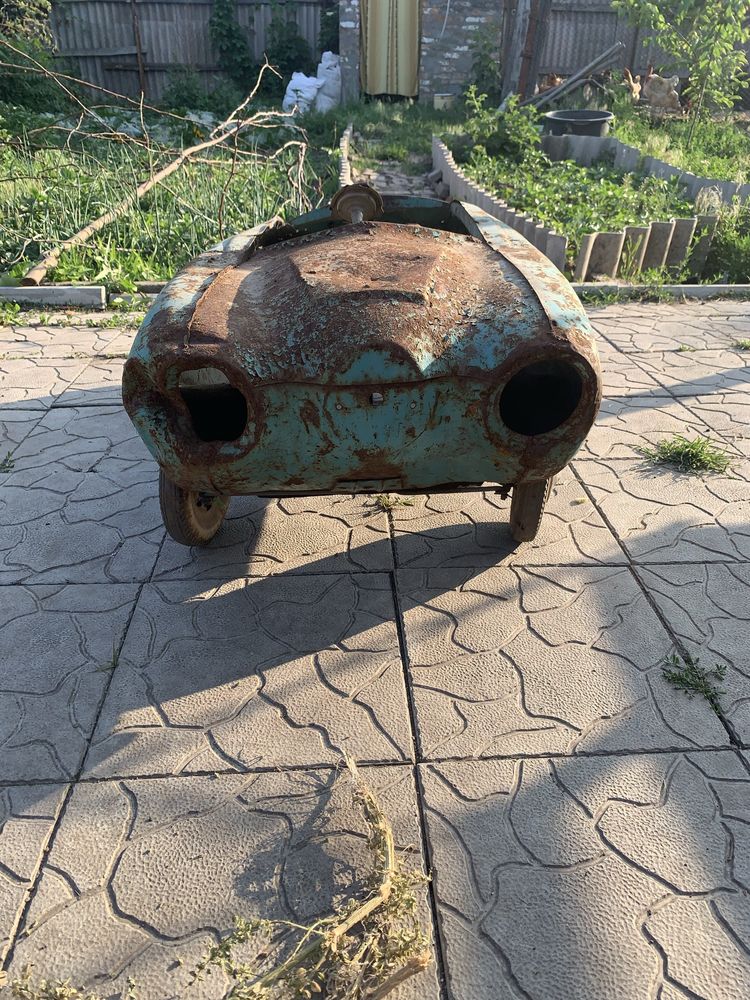 Машинка педальная москвич