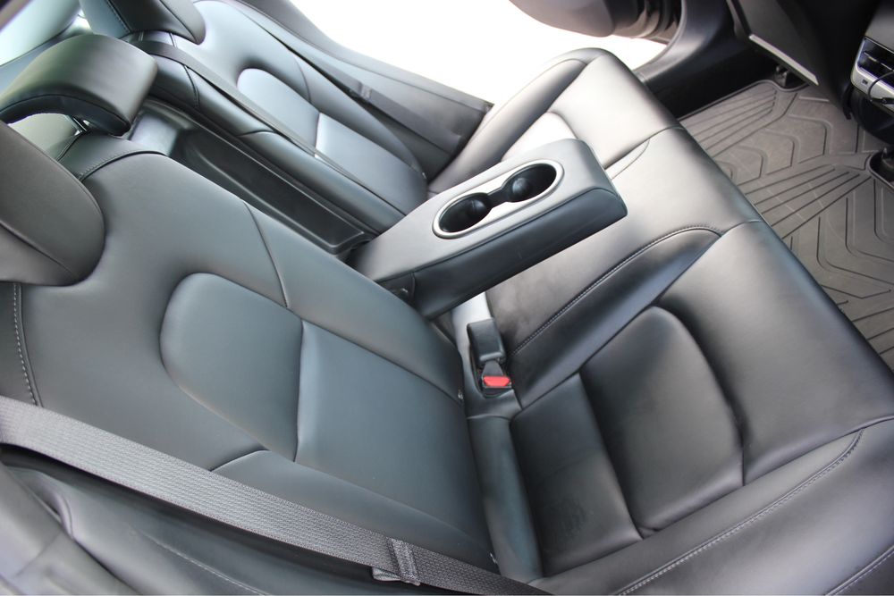 Tesla Model 3 SR+