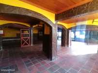 Moradia e espaço comercial nas Caldas da Rainha