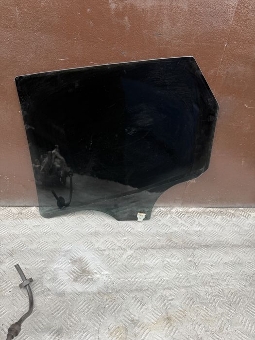 Задние стекло правое Мазда сх7 Mazda cx7 cx-7