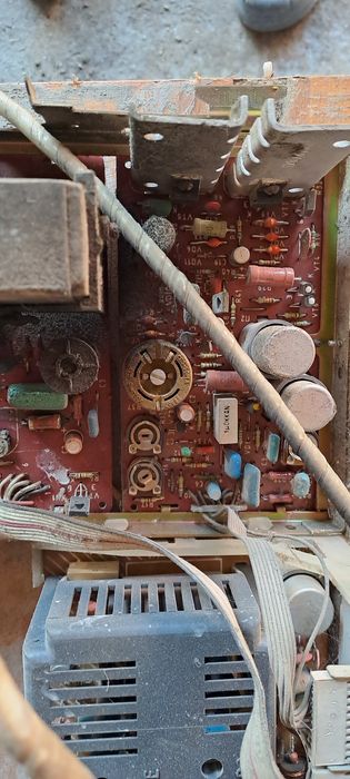 Плати радіодеталей од старенького телевізора