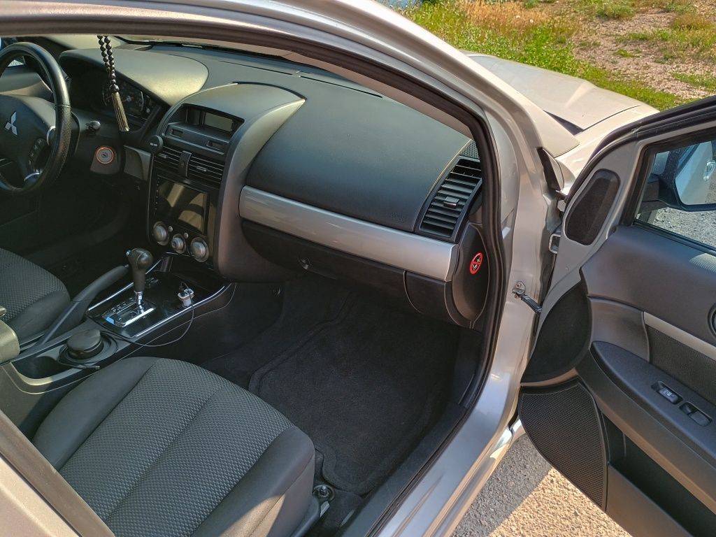 Mitsubishi GALANT 2009