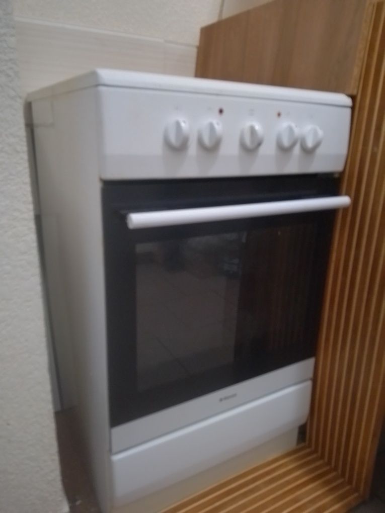 Продам електричну плиту Hansa