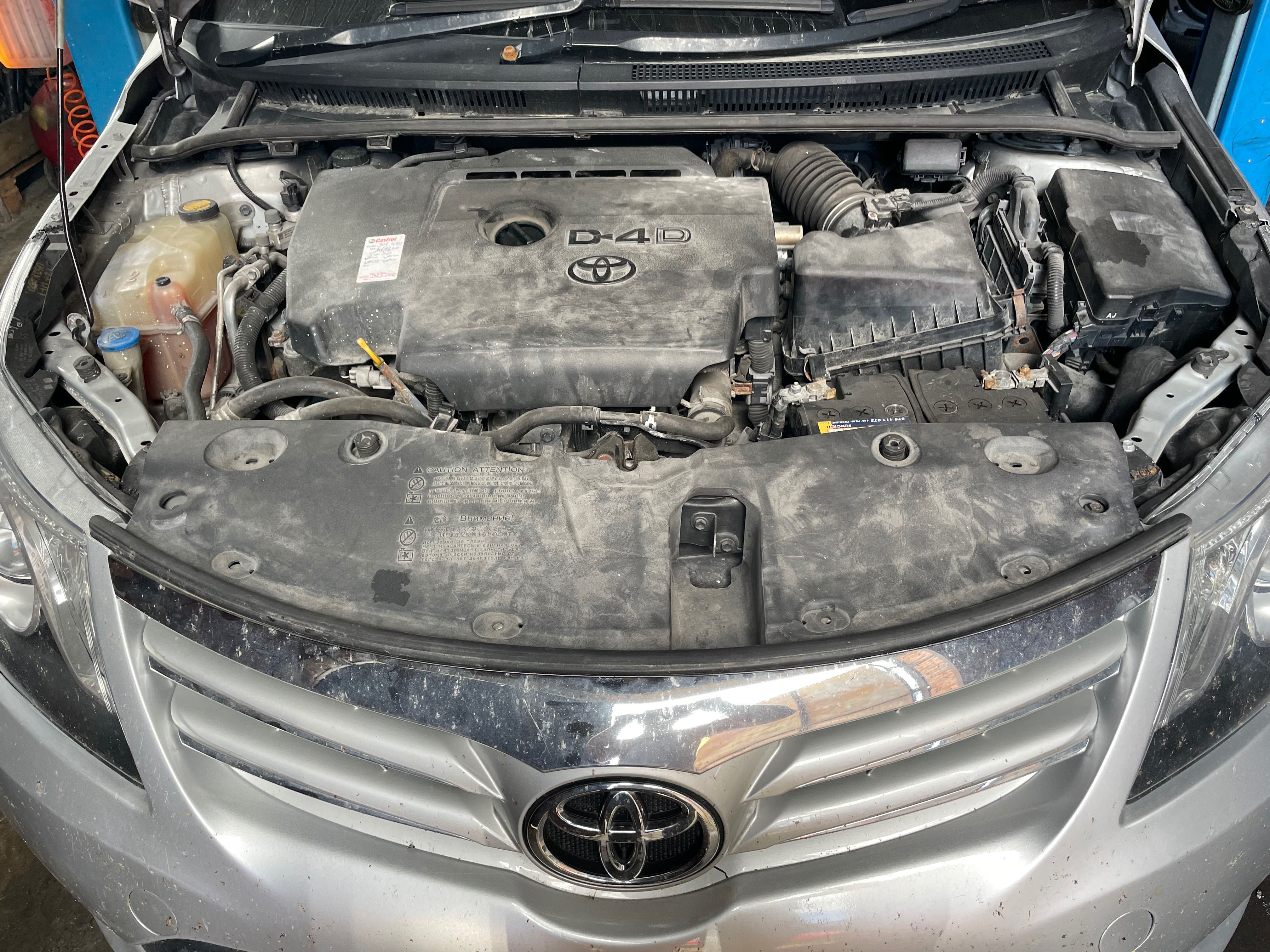 Патрубок охолодження інтеркулера кондиціонера Toyota Avensis T27 2.0D
