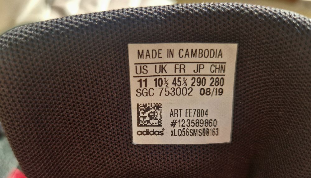 Tenis Adidas original n 45.5 em preto
Excelente estado
Igu