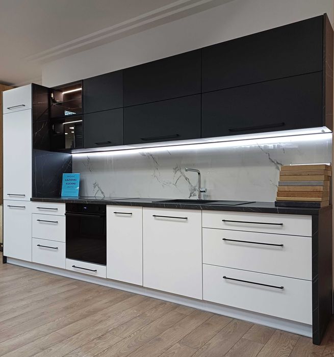 Kuchnia biało-czarna lakier-mat Egger Blum