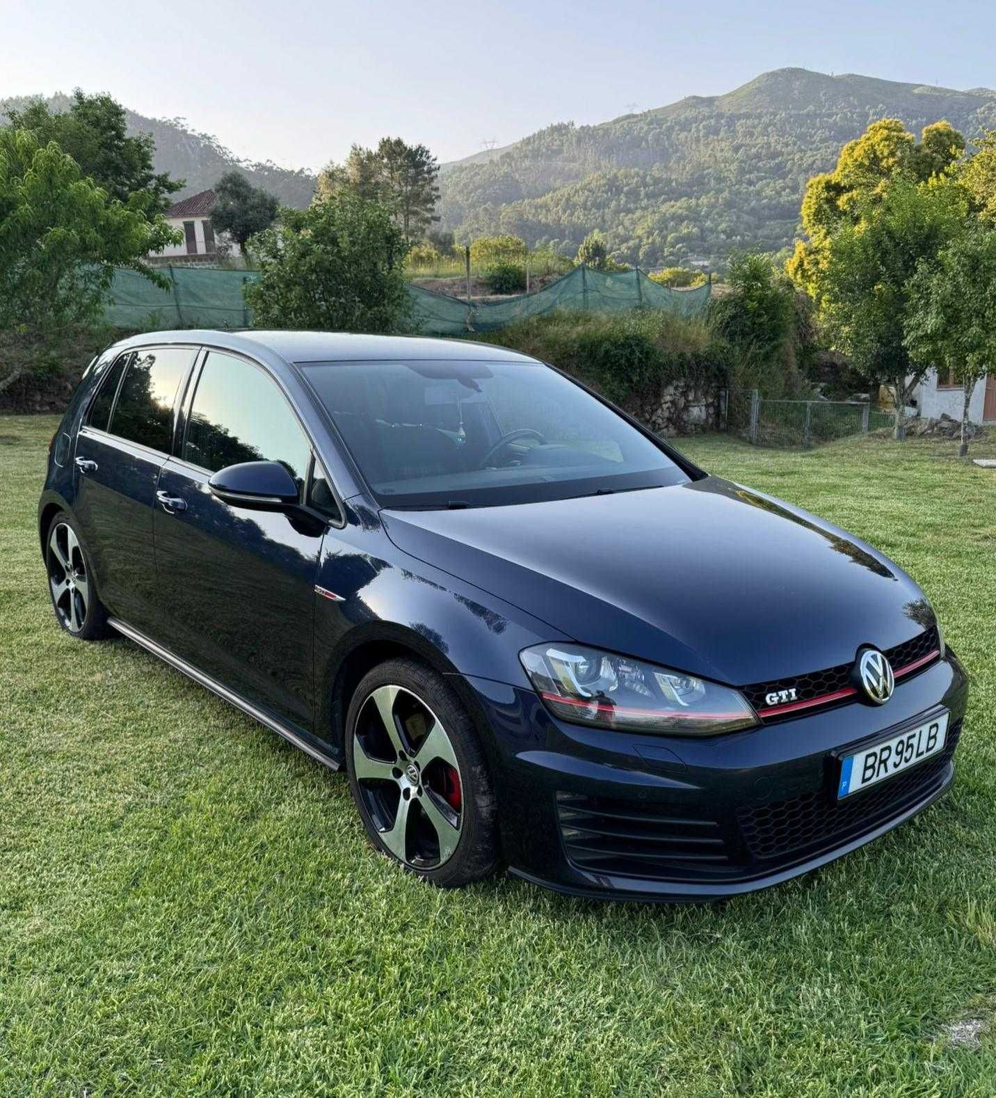 Volkswagen Golf 7 Gti - 220 cv - 5p - Manual
