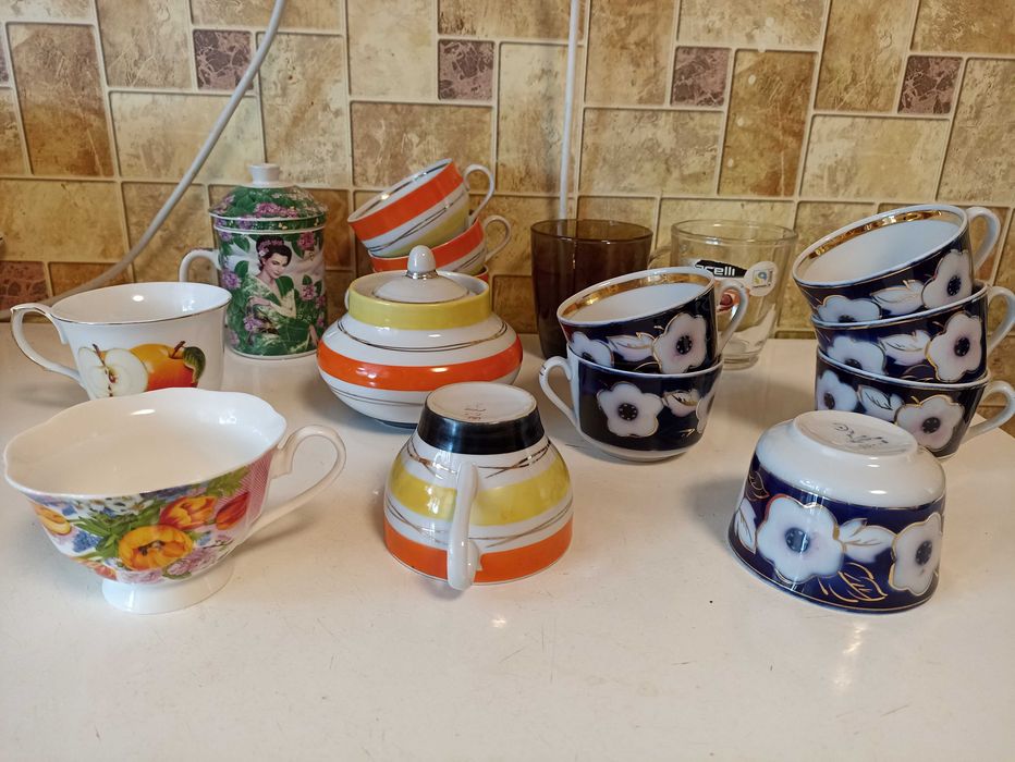 Чашка-заварник с ситечком и крышкой. Кружки.