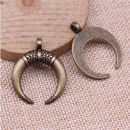 Lunula półksiężyc amulet talizman Wicca słowiański kolor mosiądz
