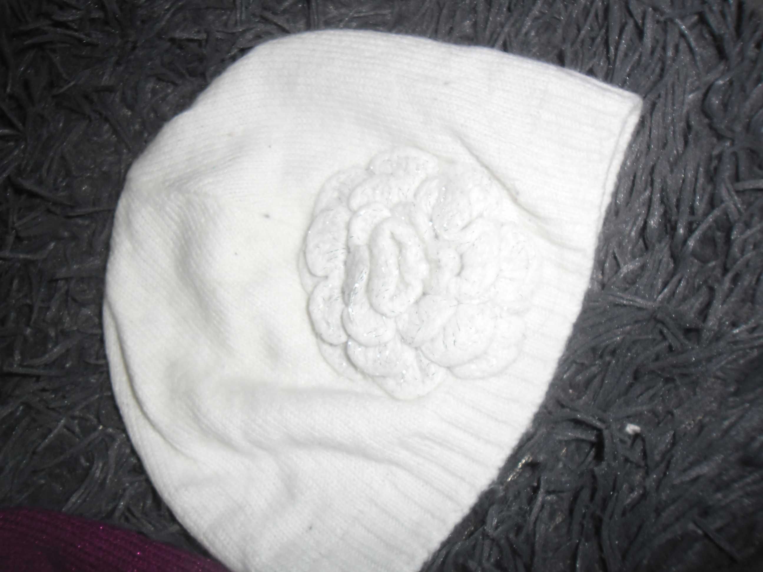 H&M 2pak czapka+fiolet z kokard+ biała z kwiatem srebrna nitka 122/128