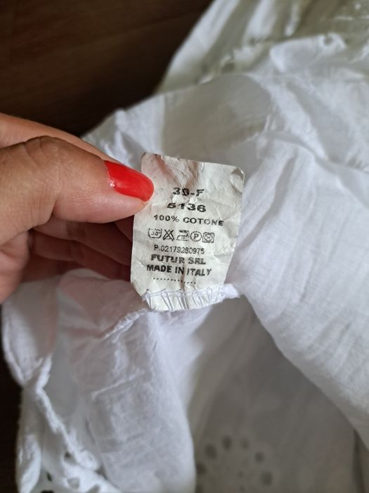 Włoska ażurowa sukienka z metką
