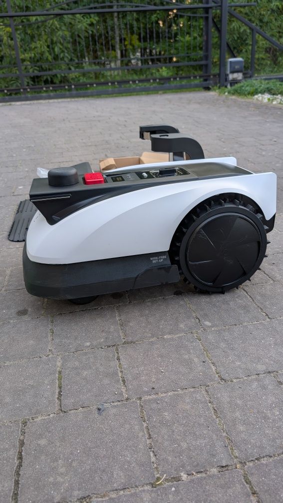 Robot koszący Ecovacs panorama o500