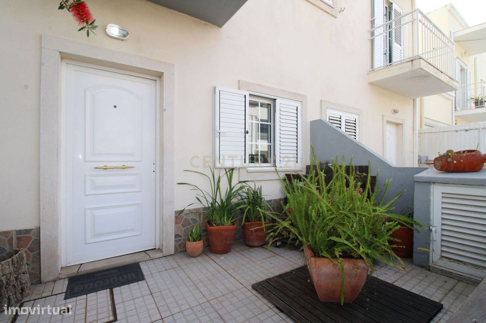 Moradia V3 com sótão. Vista Panorâmica em Localização Privilegiada (Qu
