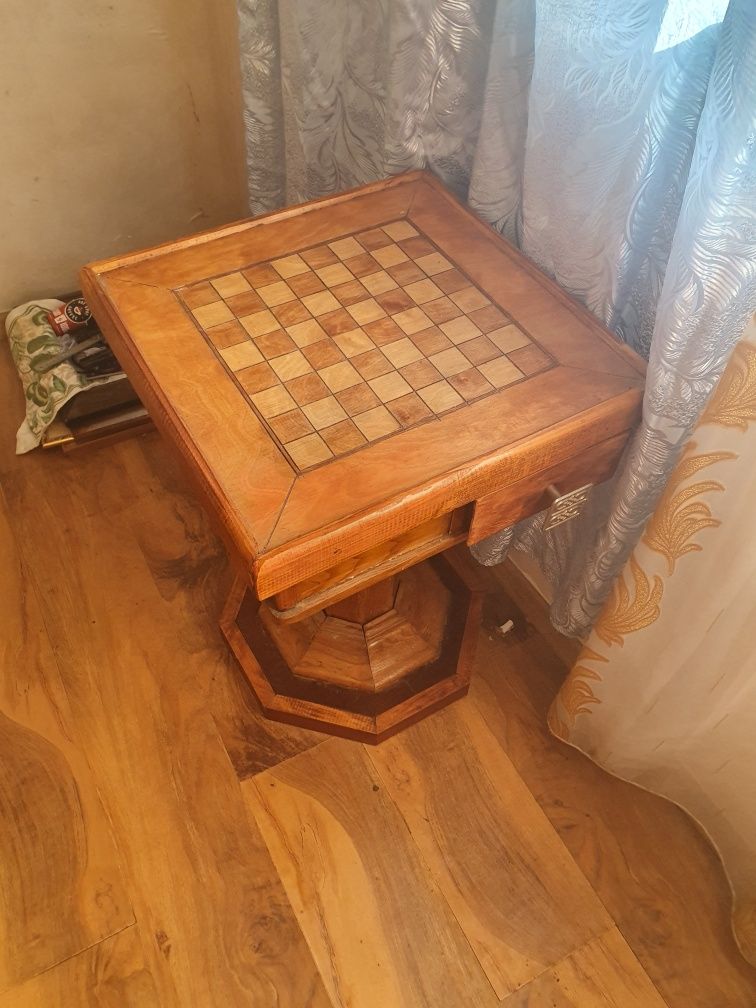 Столик.шахматный