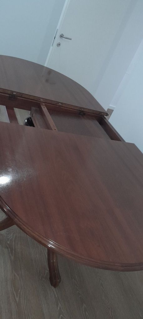 Mesa estenciva massica mais  4 cadeiras  2 em pel 2 em tecido180×220