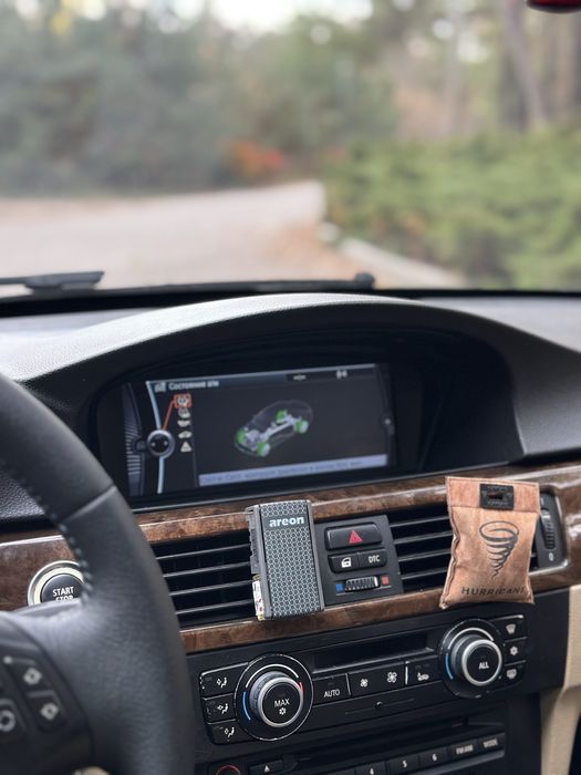 Продам BMW e90 рестайлинг 328i 3л бензин 2010 год