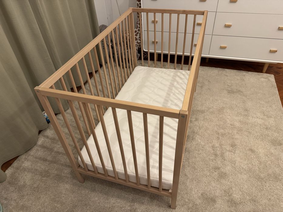 Berço com colchão - como novos - usados 1 mês