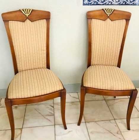 Mesa de Jantar e Cadeiras de estilo clássico