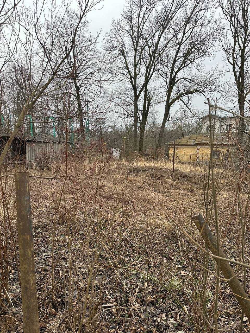 Продається сільський будинок та земельна ділянка, в с. Угринів.