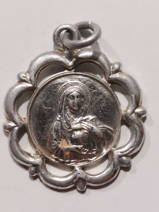 Zabytkowy medalik z Matką Boską