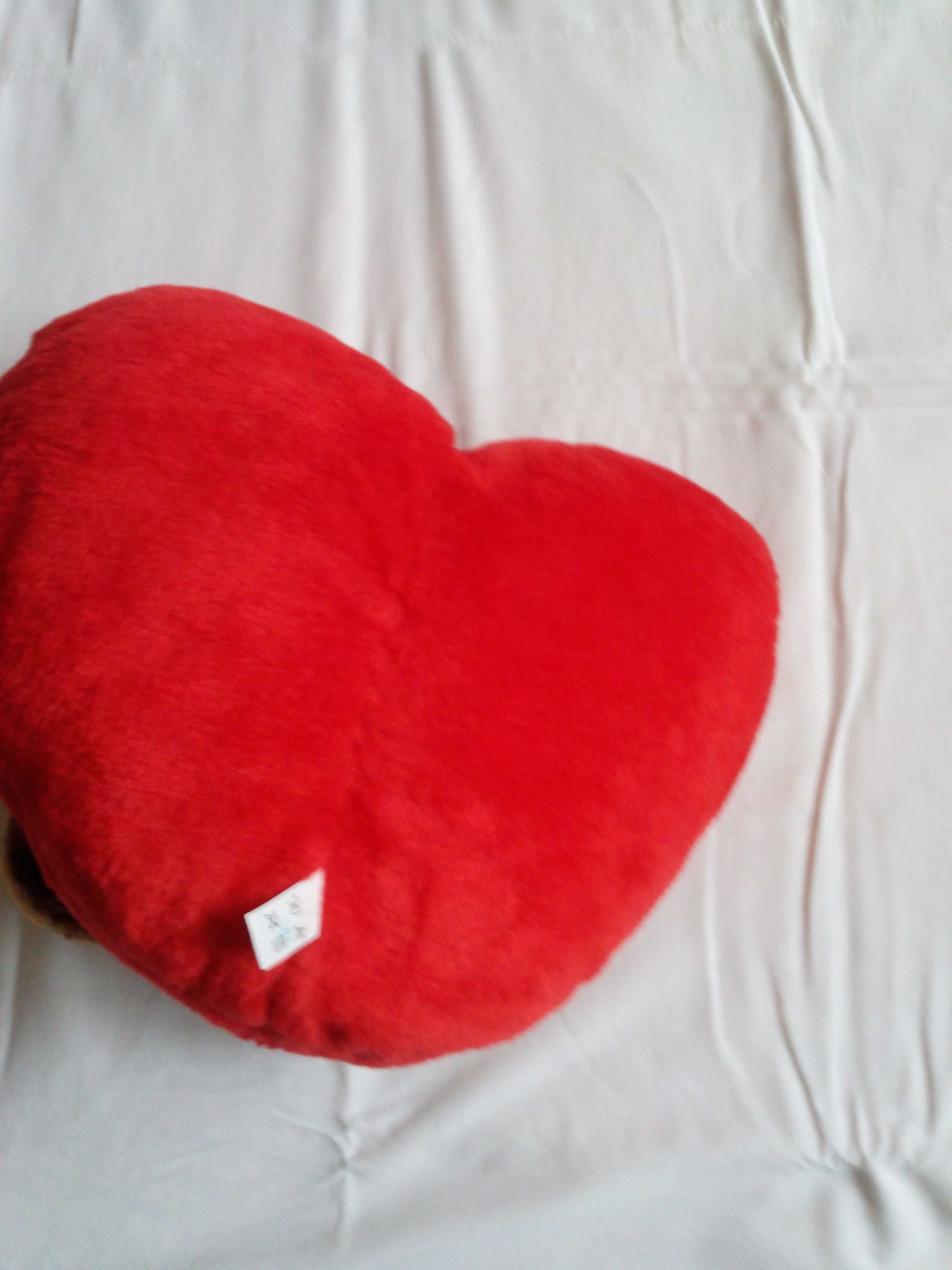 Подарок- подушка сердце  с игрушкой -новая.