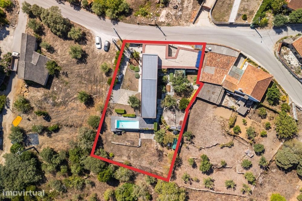 Moradia T4 com grande atelier | Piscina | Jardins | Vistas incríveis |