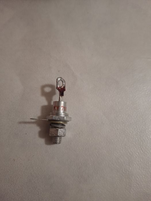 Тиристор і діоди:КУ208Г; Т122-25;діод KY710Tesla з кріпленням і клемою