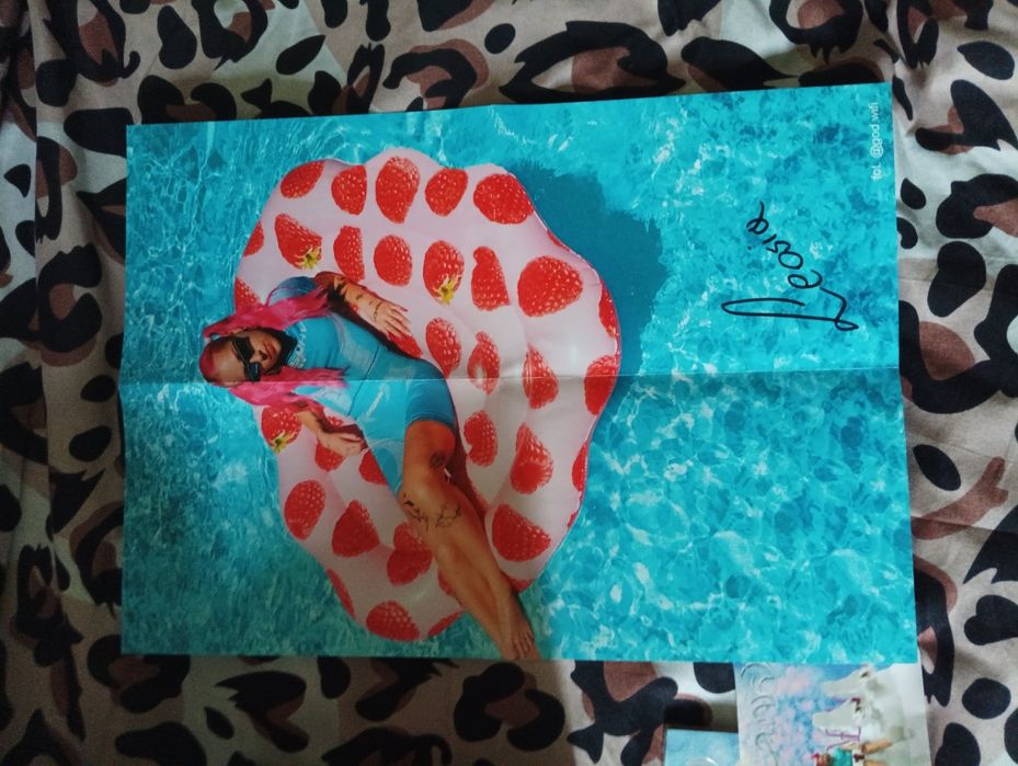 Young Leosia hulanki preorder deluxe