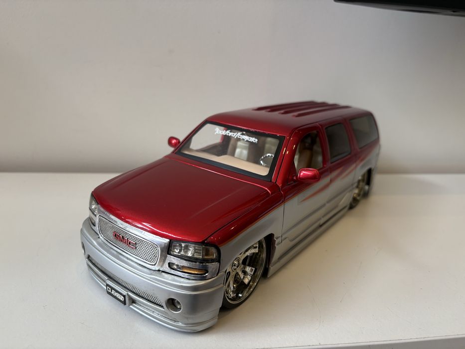 Model GMC Yukon XL Denali 1:18 Jada Toys (bburago maisto welly)