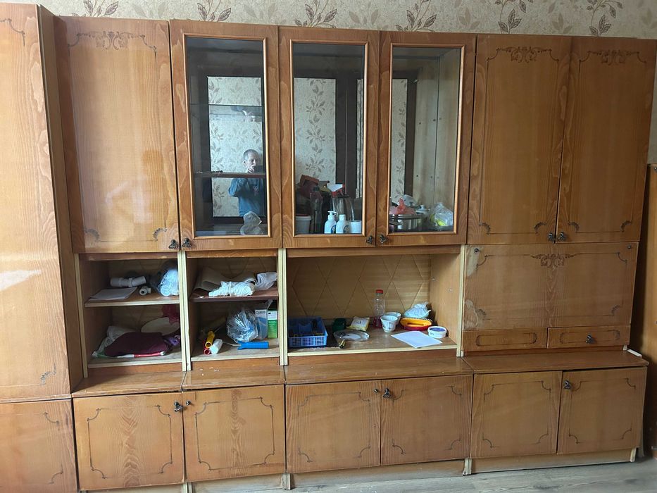 подарю стенку для дома или дачи