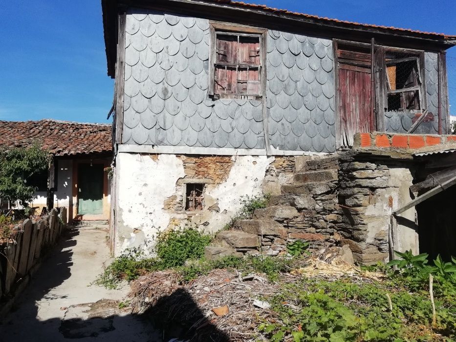 Vende-se Casa Centenària S. Joao da Pesqueira Otima para Turismo Rural