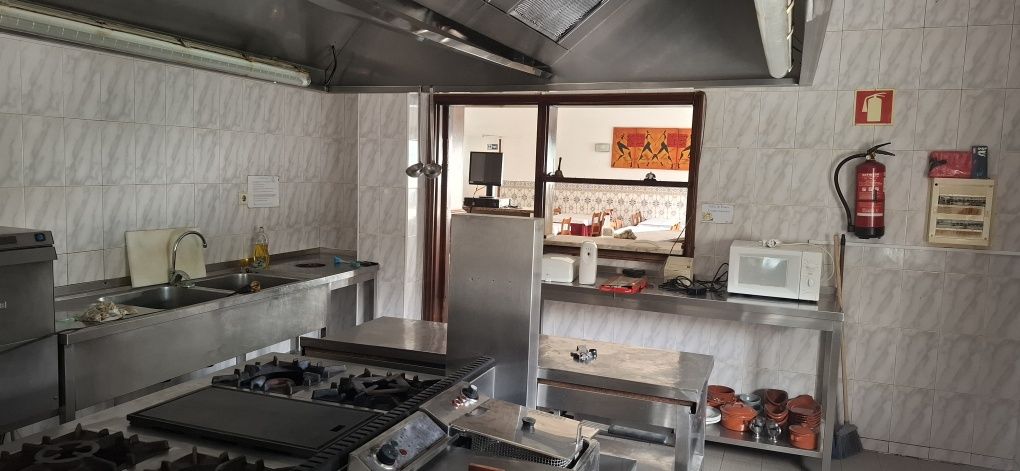 Aluga-se à exploração o Restaurante Manjar se Canelas