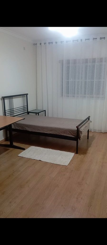 Cama de ferro individual