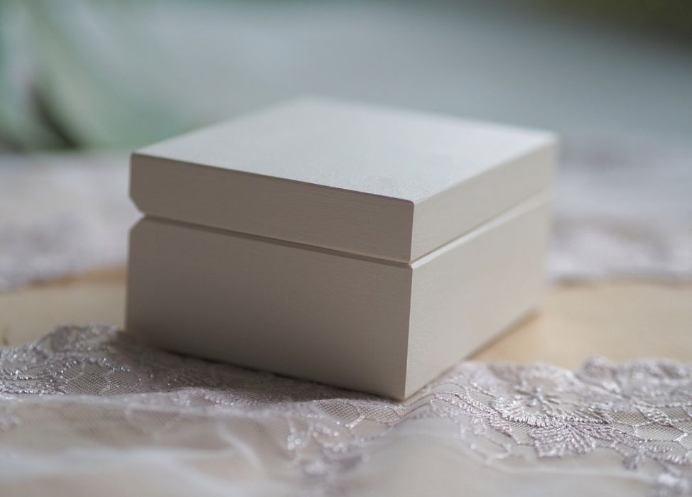 Pudełko na obrączki w kolorze szampańskim Minimalistyczne 

Pudełk