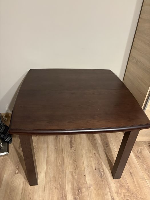 Stół rozkładany plus 4 krzesła