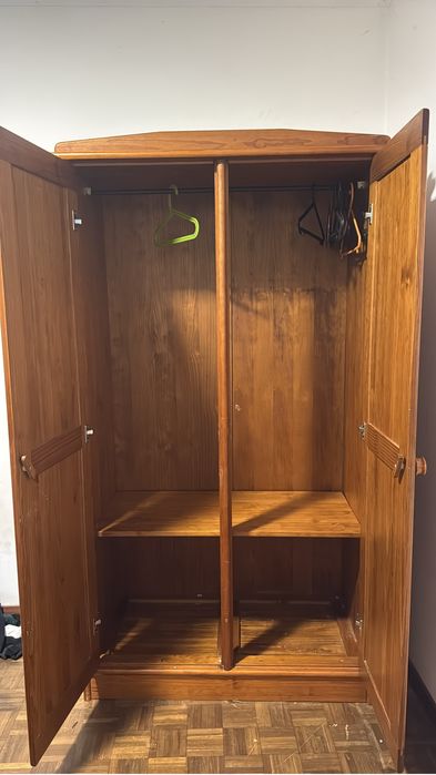 Armario em madeira otimo estado