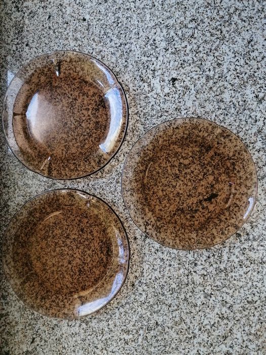 Pratos antigos variados