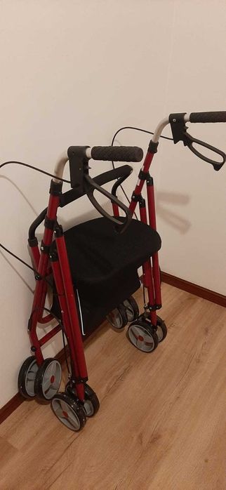 CADEIRA PARA IDOSO DE RODINHAS